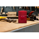Зажигалка ZIPPO Оттиск сердца с покрытием Красное карамелизированное яблоко | Stamped Heart Candy Apple Red™,латунь/сталь,красная,глянцевая,38x13x57мм для нанесения логотипа